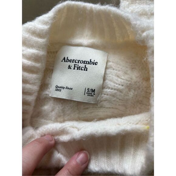 Abercrombie cable knit sweater size small/medium - Picture 2 of 12